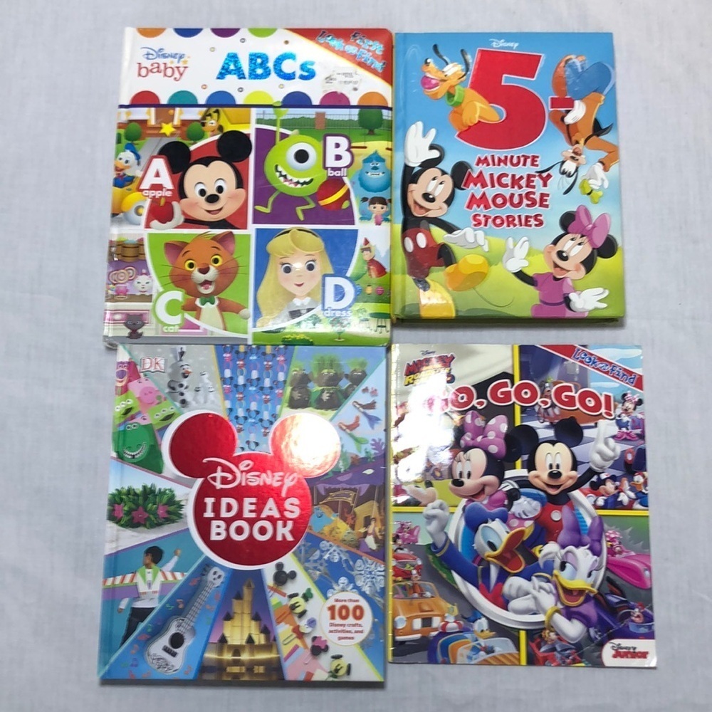 4/💲25 Mickey Mouse book bundle lot